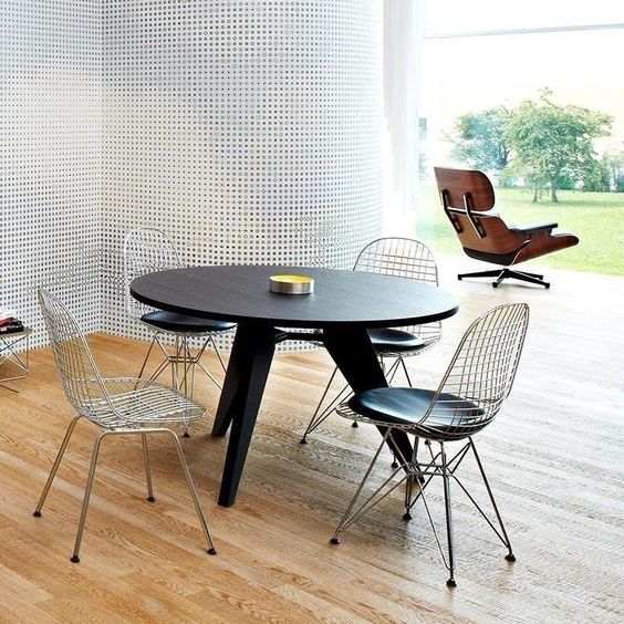 Eames wire chair