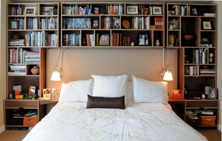 A-Headboard-With-Shelves-For-Your-Books